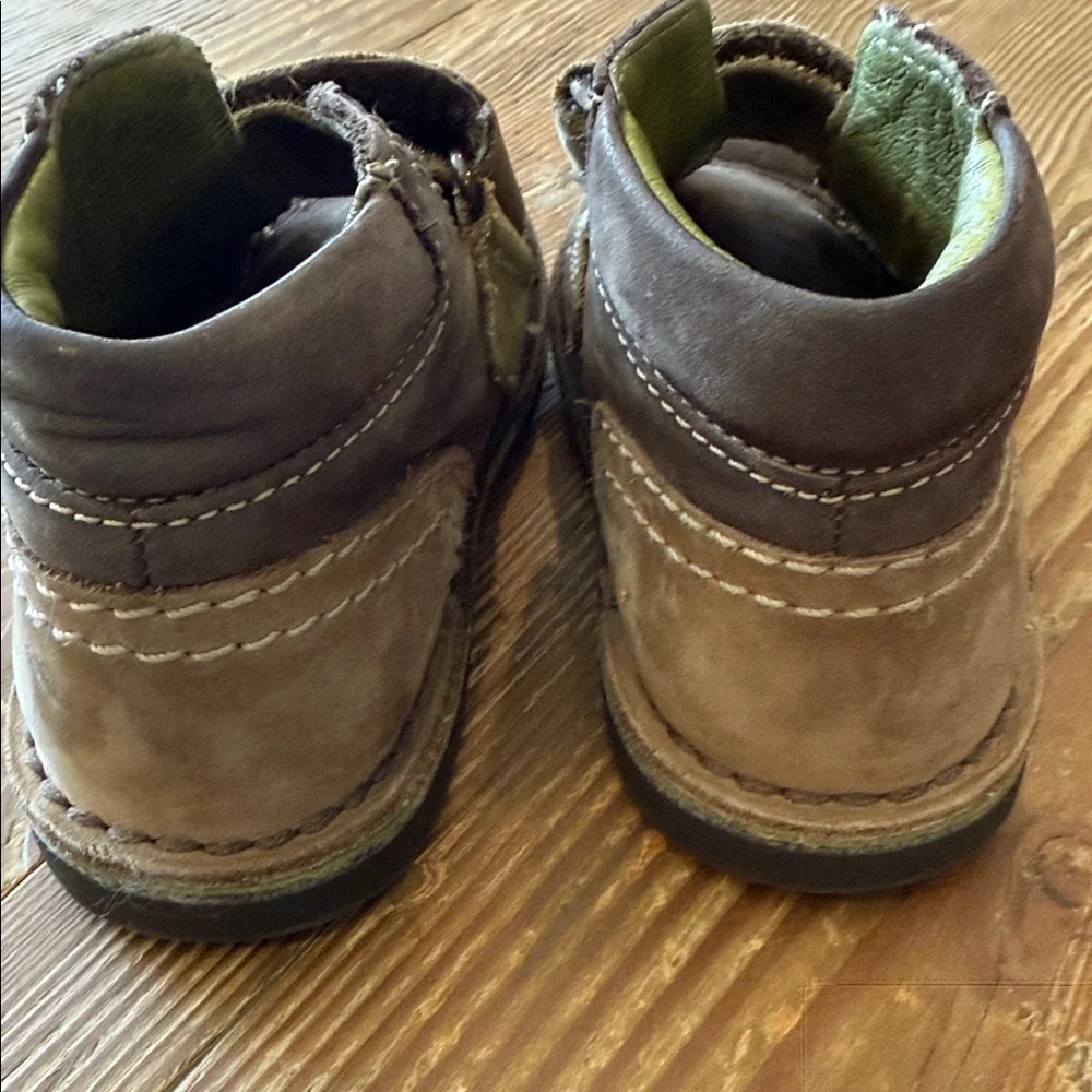 Kickers Brown and Tan leather Kids Boots size 26 / 9.5 us